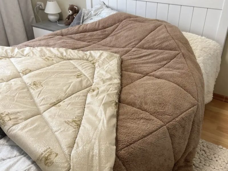 Ковдра з натуральної овечої вовни зимова стьобана ві роблена "Королева Снів", двоспальна 175/210см, тепла і дуже м'яка, пухнаста