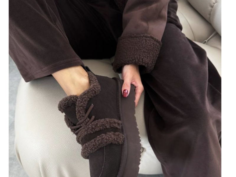 Темные шоколадные замшевые короткие угги со шнуровкой на платформе 39 размер