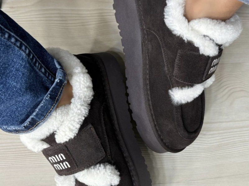 Черевики-уггі, жіночі з темно-коричневої штучної замшеві на хутрі з липучкою бренду Hengji