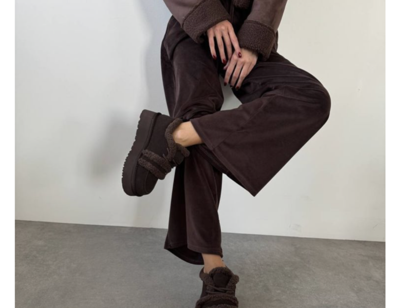 Темные шоколадные замшевые короткие угги со шнуровкой на платформе 39 размер