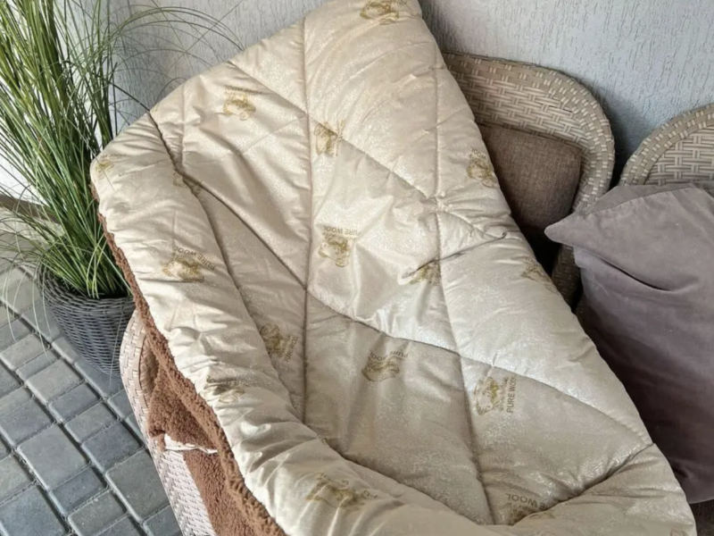 Ковдра з натуральної овечої вовни зимова стьобана ві роблена "Королева Снів", двоспальна 175/210см, тепла і дуже м'яка, пухнаста