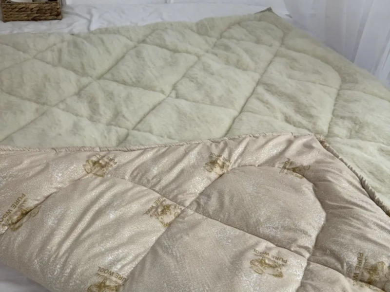 Зимова ковдра з овчини Feller Textile Євро 200х220см бежева