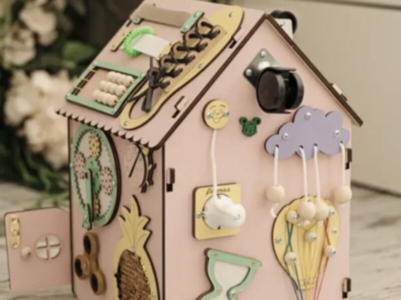 Бізібудинок 35×25 см рожевий | Деревʼяна розвивальна іграшка Монтессорі