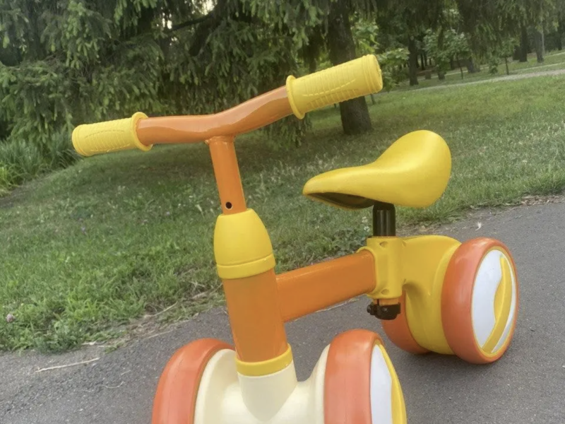 Велобіг каталка дитячий чотириколісний Little Yellow Duck. Велобіг для малечі. Біговіл для найменших.