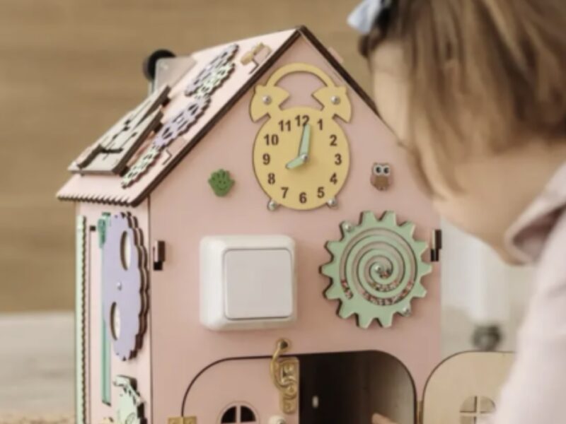 Бізібудинок 35×25 см рожевий | Деревʼяна розвивальна іграшка Монтессорі