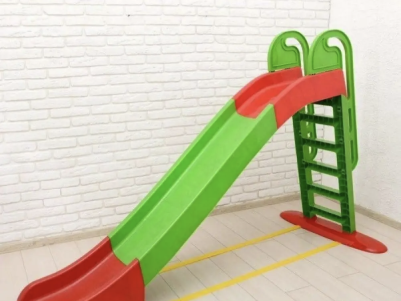 Ігровий комплекс Doloni Зелений дитячий будиночок, гірка з тунелем, пісочниця, стіл, стілець та конструктор