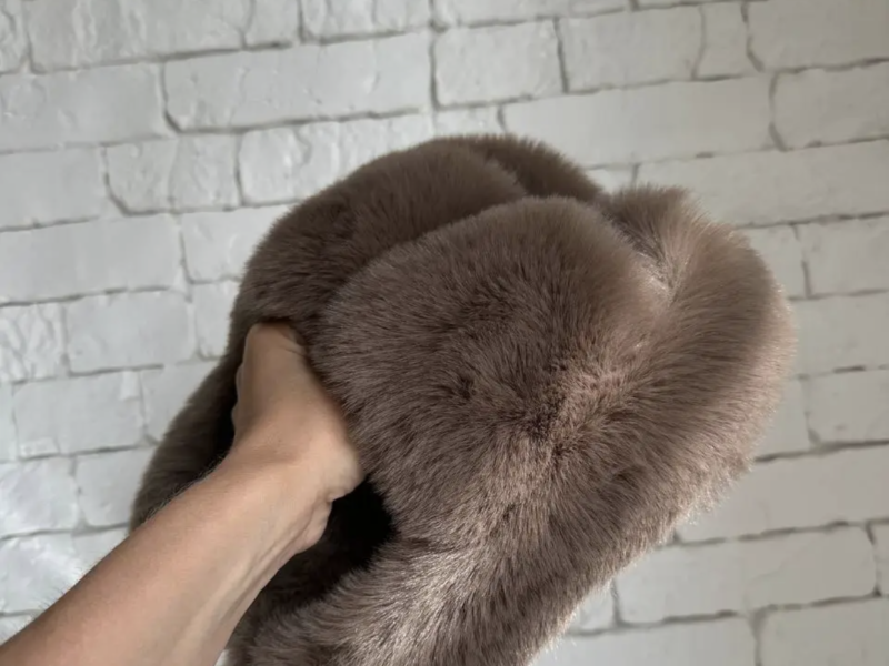 Хутряні жіночі тапочки для дому та вулиці пухнасті домашні тапки з м'яким хутром