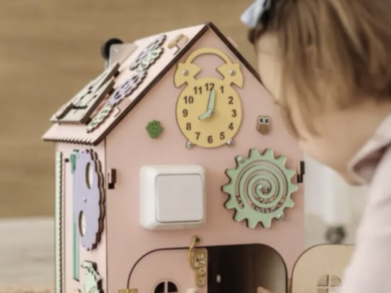 Бізібудинок 35×25 см рожевий | Деревʼяна розвивальна іграшка Монтессорі