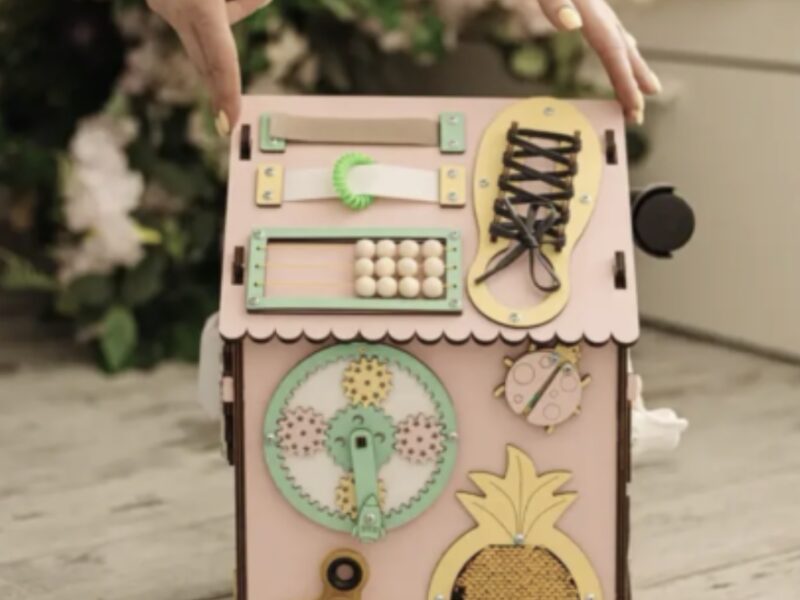 Бізібудинок 35×25 см рожевий | Деревʼяна розвивальна іграшка Монтессорі