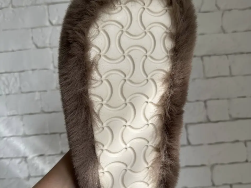 Хутряні жіночі тапочки для дому та вулиці пухнасті домашні тапки з м'яким хутром