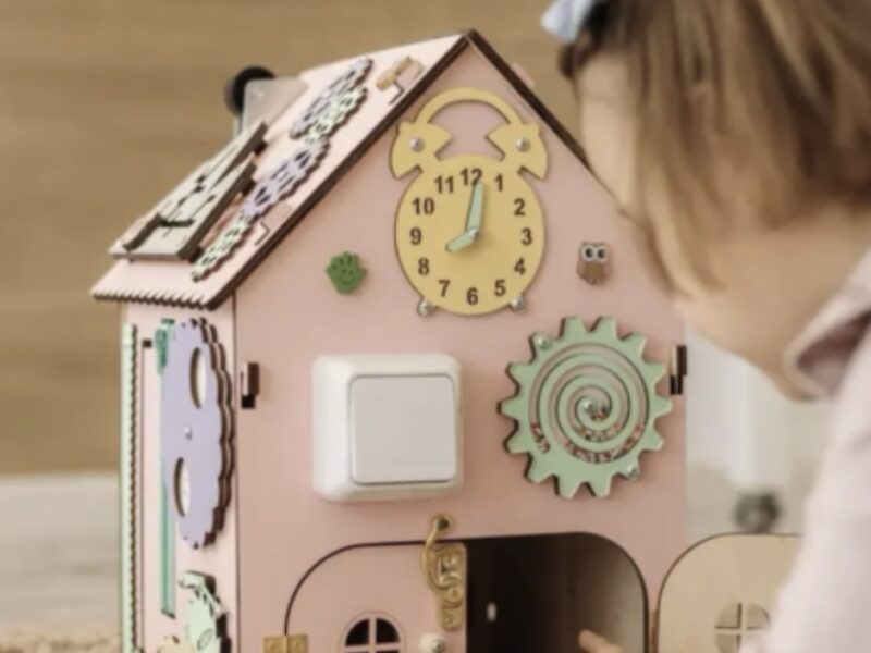 Бізібудинок 35×25 см рожевий | Деревʼяна розвивальна іграшка Монтессорі