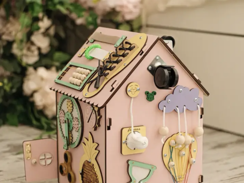 Бізібудинок 35×25 см рожевий | Деревʼяна розвивальна іграшка Монтессорі