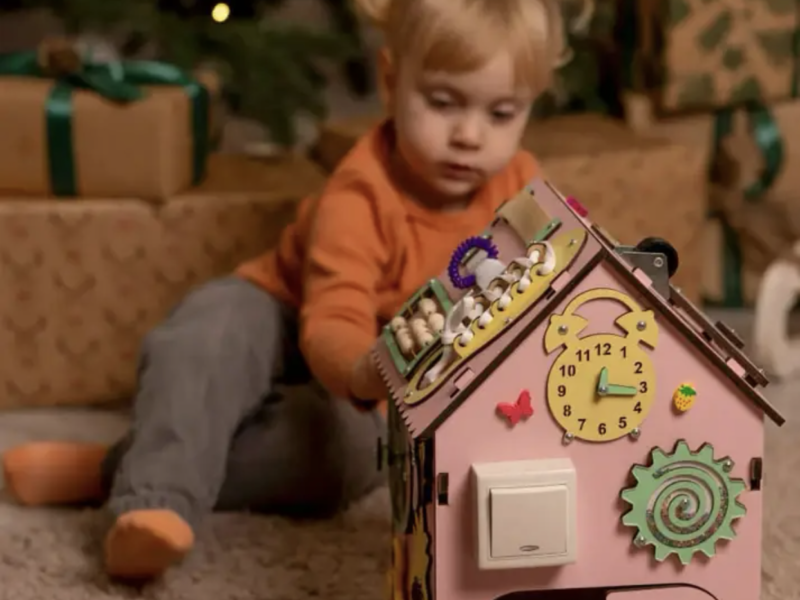 Бізібудинок 35×25 см рожевий | Деревʼяна розвивальна іграшка Монтессорі