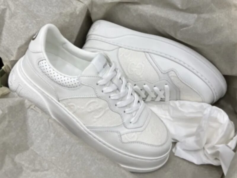 Жіночі білі шкіряні кросівки Gucci Гуччі з перфорацією GG на шнурівці кеди Гучі