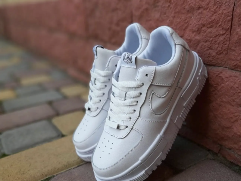 Кроссовки женские белые брендовых NIKE: Nike Air Force 1 Pixel