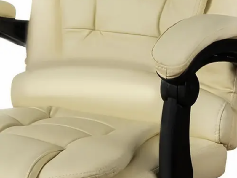 Кресло офисное с подставкой для ног Bonro B-058 бежевое