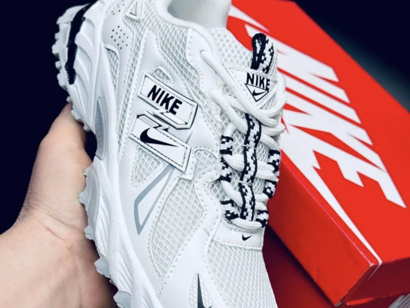 Женские кроссовки бренд Nike Белые спортивные всесезонные