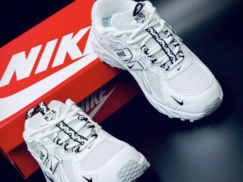 Женские кроссовки бренд Nike Белые спортивные всесезонные
