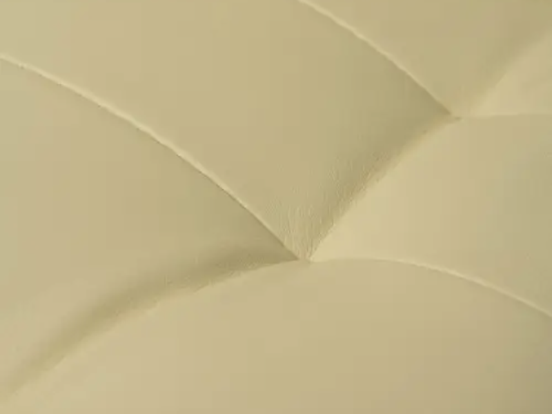 Кресло офисное с подставкой для ног Bonro B-058 бежевое