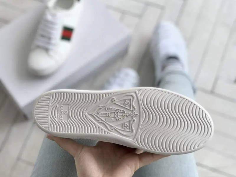 Стильні жіночі кросівки Gucci шкіра брендові