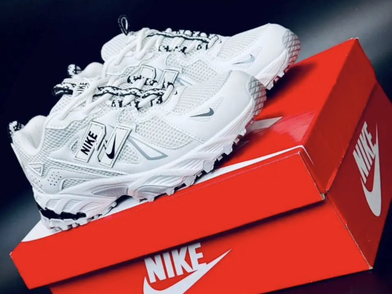 Женские кроссовки бренд Nike Белые спортивные всесезонные