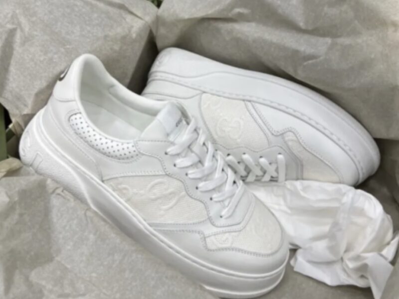 Жіночі білі шкіряні кросівки Gucci Гуччі з перфорацією GG на шнурівці кеди Гучі