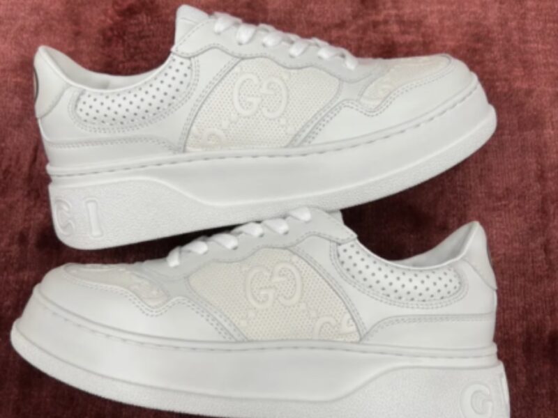 Жіночі білі шкіряні кросівки Gucci Гуччі з перфорацією GG на шнурівці кеди Гучі