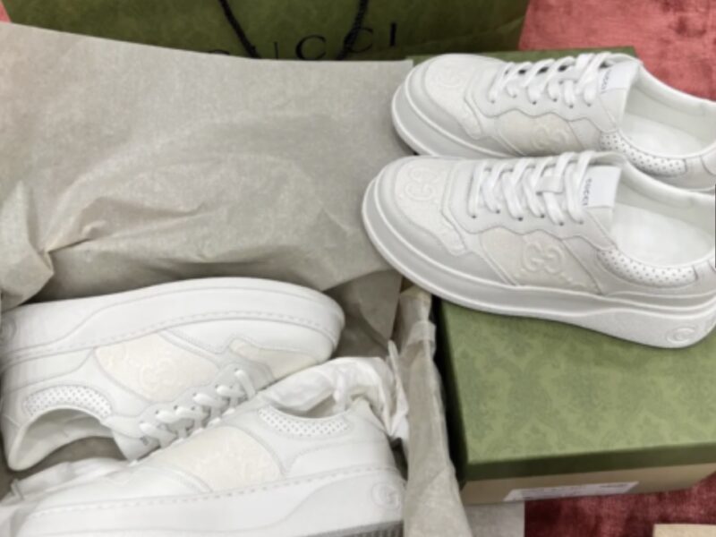Жіночі білі шкіряні кросівки Gucci Гуччі з перфорацією GG на шнурівці кеди Гучі