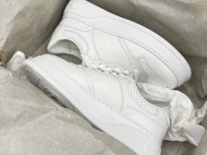 Жіночі білі шкіряні кросівки Gucci Гуччі з перфорацією GG на шнурівці кеди Гучі
