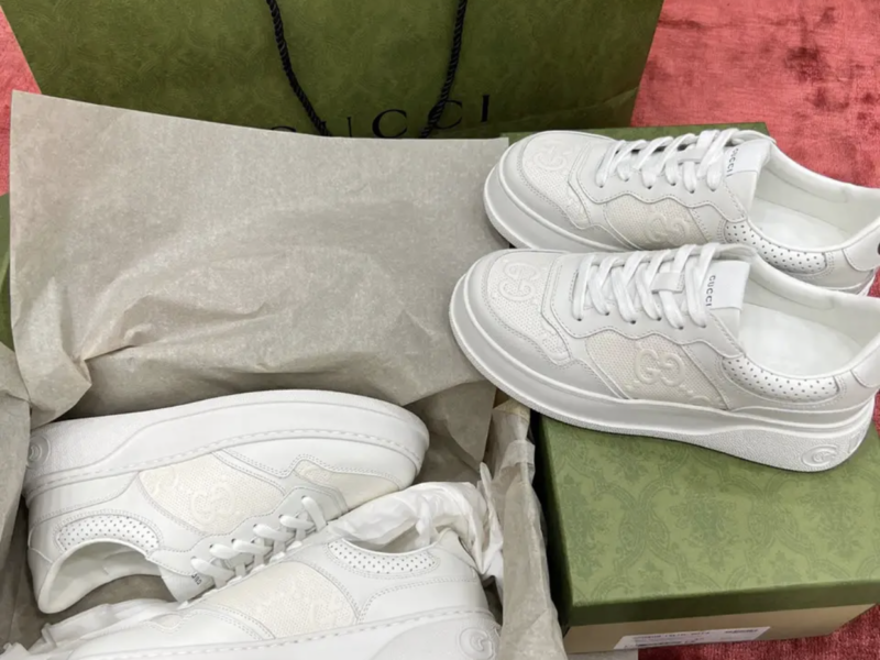 Жіночі білі шкіряні кросівки Gucci Гуччі з перфорацією GG на шнурівці кеди Гучі