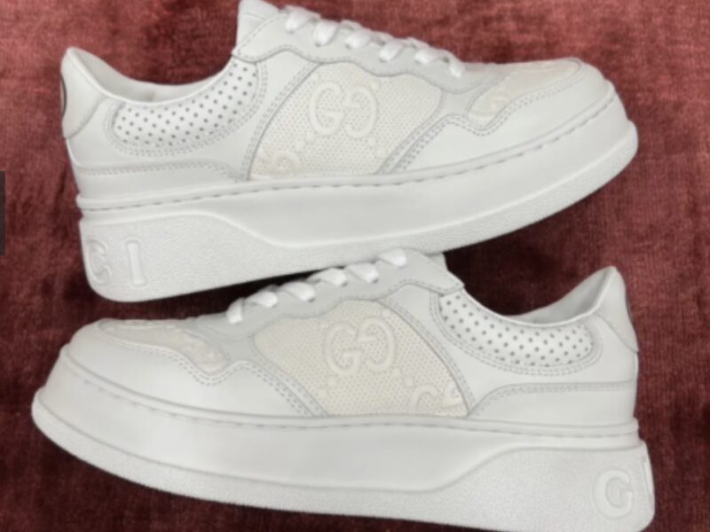 Жіночі білі шкіряні кросівки Gucci Гуччі з перфорацією GG на шнурівці кеди Гучі