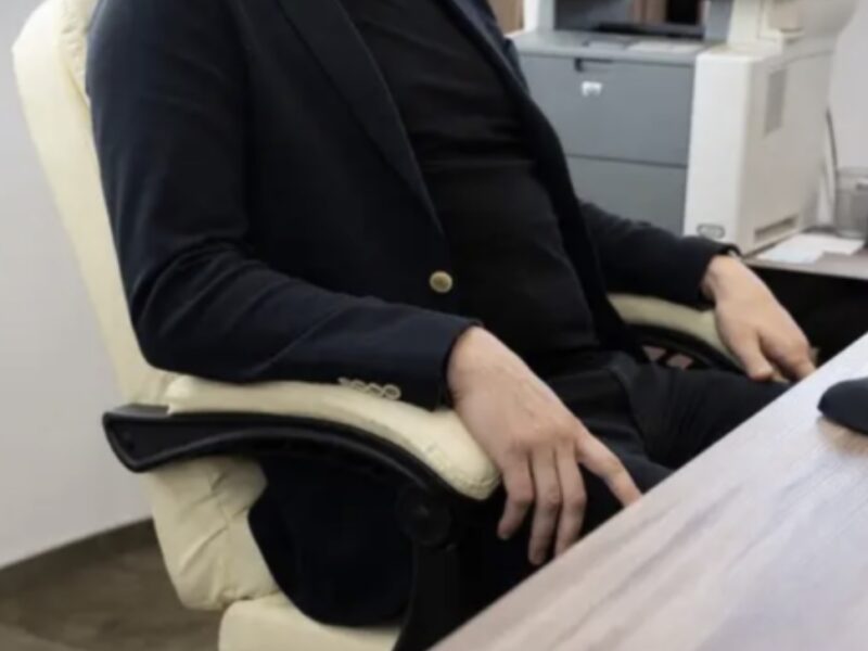 Офісний стілець з підставкою для ніг, екошкіра MALATEC 23287