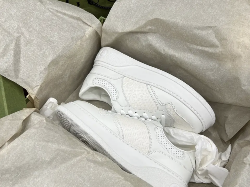 Жіночі білі шкіряні кросівки Gucci Гуччі з перфорацією GG на шнурівці кеди Гучі