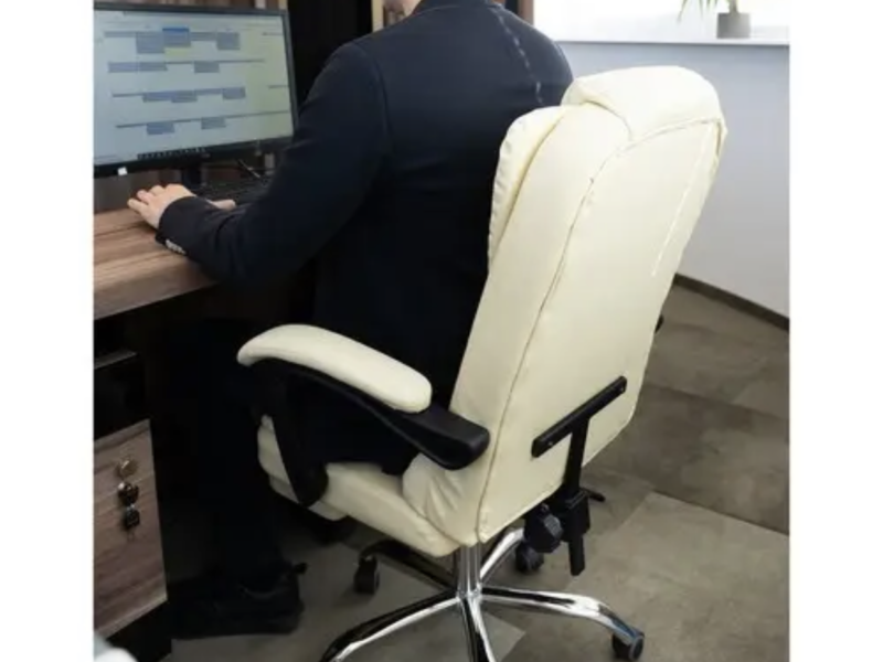 Кресло офисное с подставкой для ног Bonro B-058 бежевое