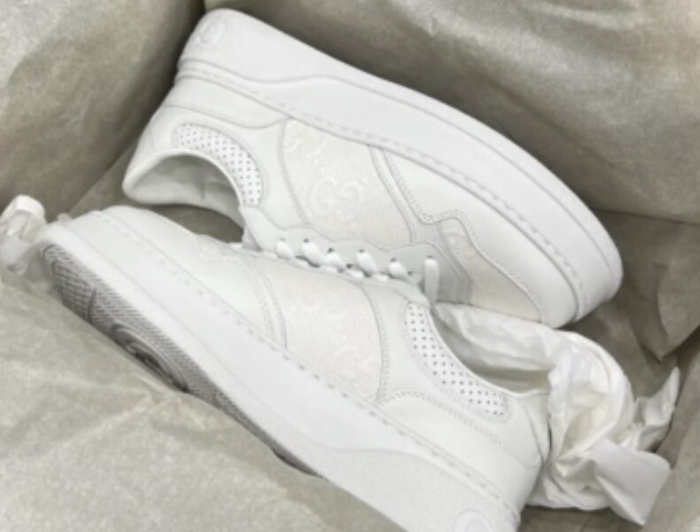 Жіночі білі шкіряні кросівки Gucci Гуччі з перфорацією GG на шнурівці кеди Гучі