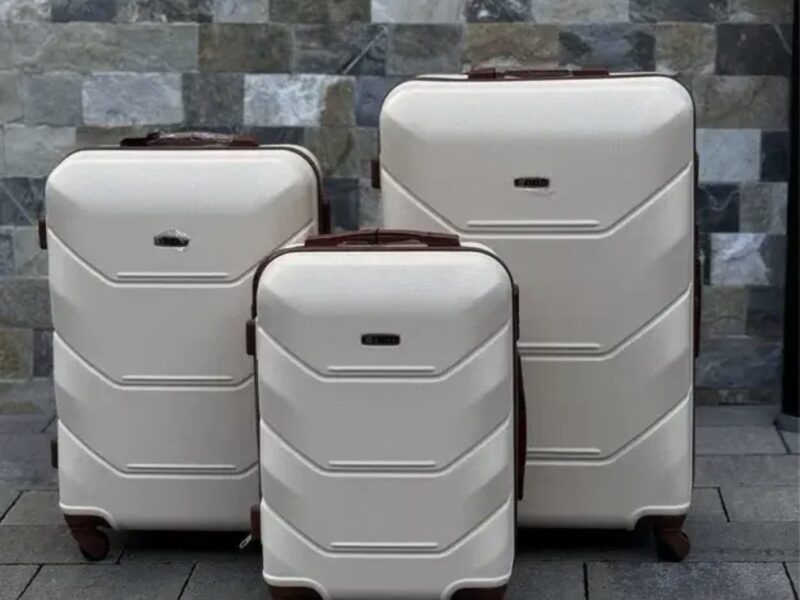 Чемодан дорожній Вализа на 4 колеса Польща