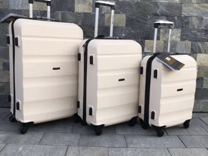 Чемодан дорожній Вализа на 4 колеса Польща