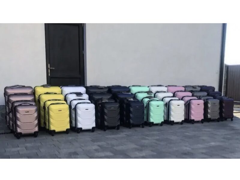 Чемодан дорожній Вализа на 4 колеса Польща