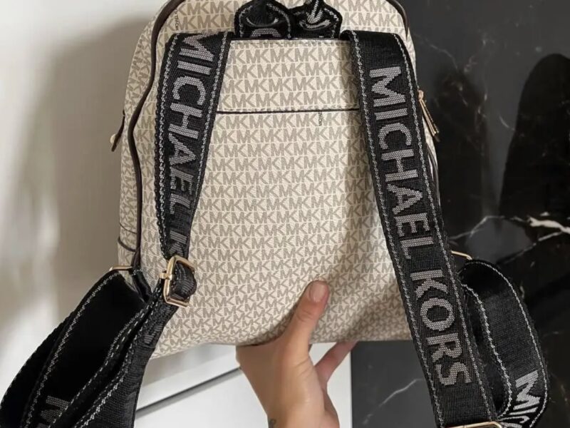 Жіночий рюкзак бренд Michael Kors Backpack Beige з принтом MK і золотавою фурнітурою S142 Код: S142