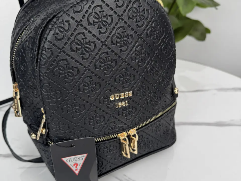Жіночий рюкзак Guess чорний стьобаний міні Гесс Стильні жіночі рюкзаки та сумки Код: 20520-4