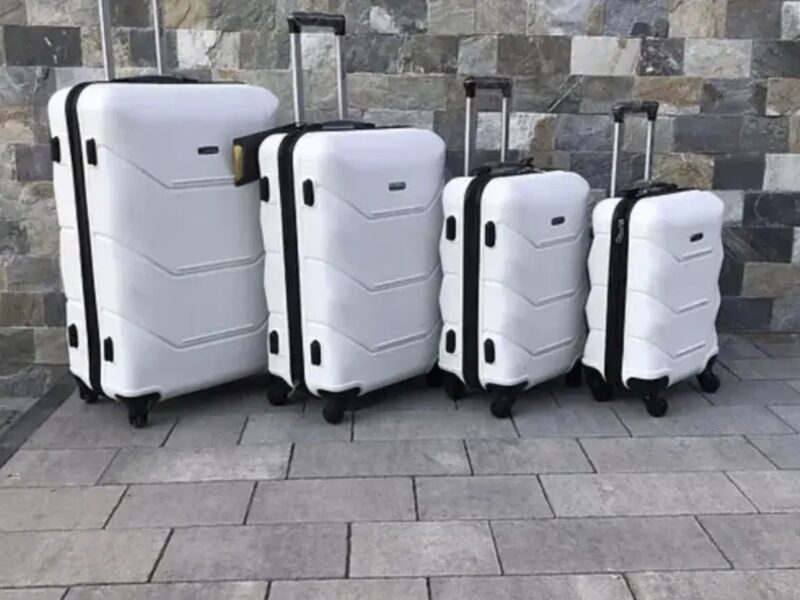 Чемодан дорожній Вализа на 4 колеса Польща