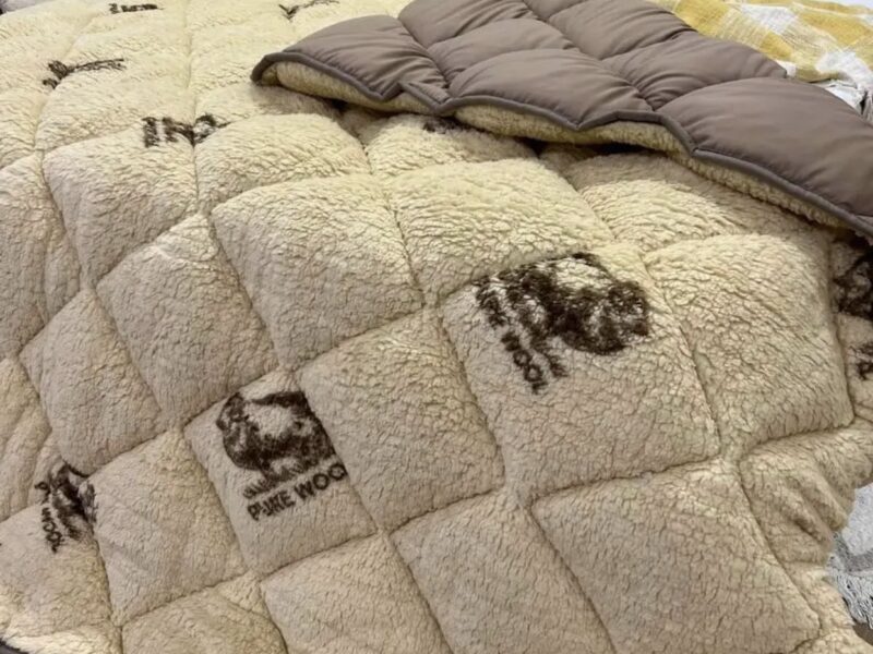 Ковдра зимова двостороння напівторна з відкритим хутром з овчини 145х210 Код: Баранчики 1,5