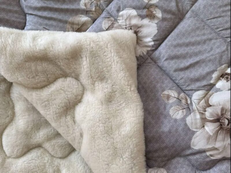 Ковдра-плед двостороння хутряна, бязь, натуральна, з овечої вовни.Євро розмір 200 * 220 см Код: 8333