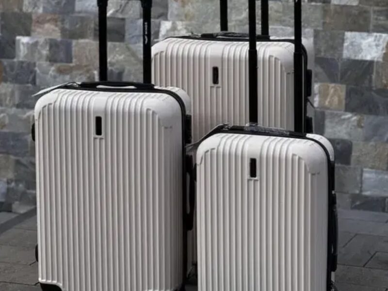 Чемодан дорожній Вализа на 4 колеса Польща