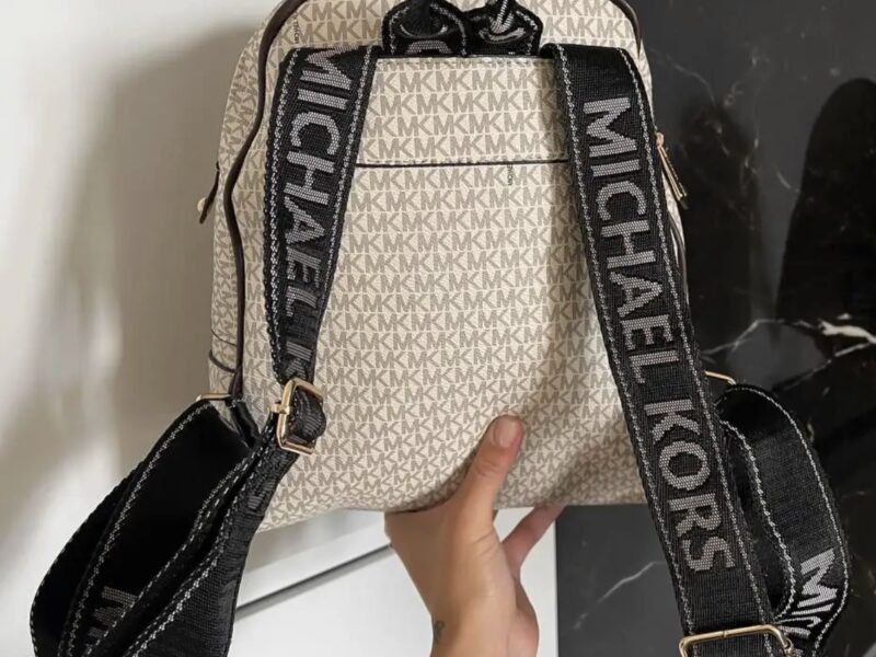 Жіночий рюкзак Michael Kors Backpack Beige з принтом MK і золотистою фурнітурою S142 Код: S142