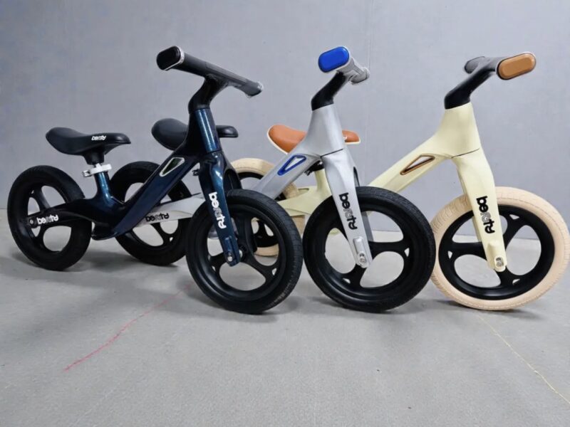 Беговел "Marco" від 2 років Maraton з надувними колесами 12 , без педалей, регульоване сидіння Бежевий