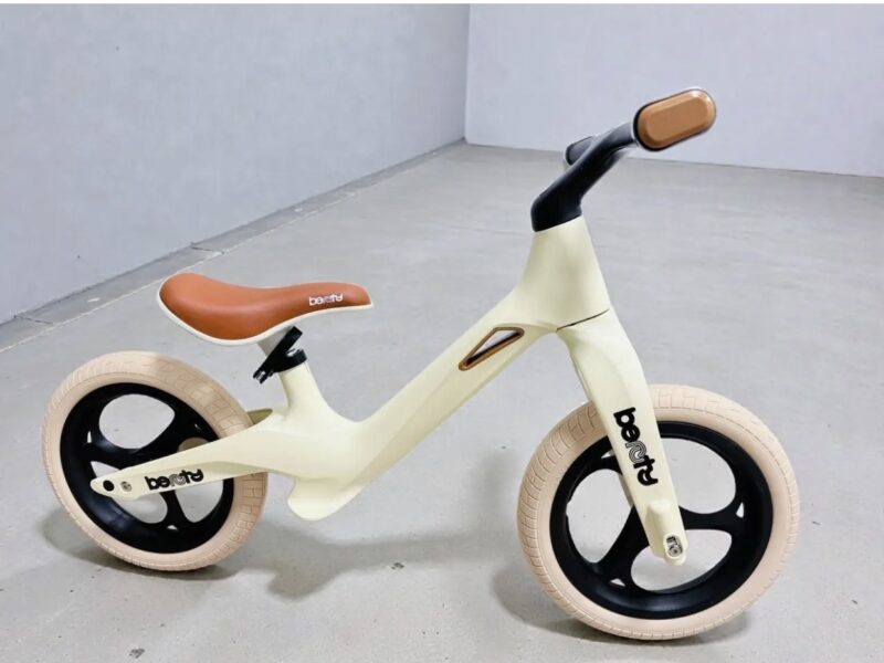 Беговел "Marco" від 2 років Maraton з надувними колесами 12 , без педалей, регульоване сидіння Бежевий